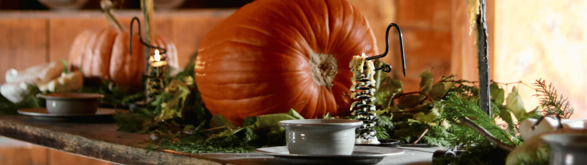 A historic table set for fall at Sainte-Marie