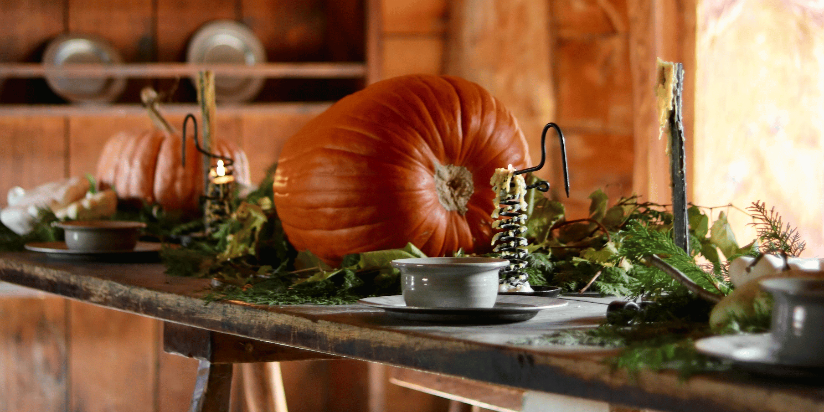 A historic table set for fall at Sainte-Marie